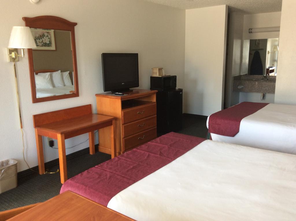 Sagamar Inn Cleburne Bagian luar foto